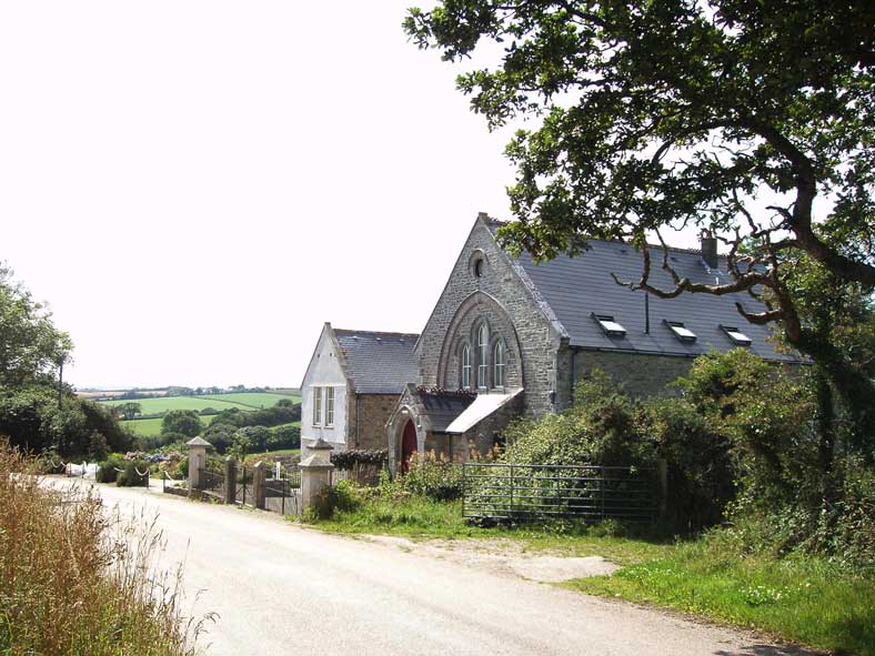 In Cornwall verbreitet sind die turmlosen Methodisten-Kapellen ausserhalb der Ortschaften, die meist aus dem 19 Jahrhundert stammen. Heutte sind viele davon zu Wohn- oder Ferienh&auml;usern umfunktioniert.